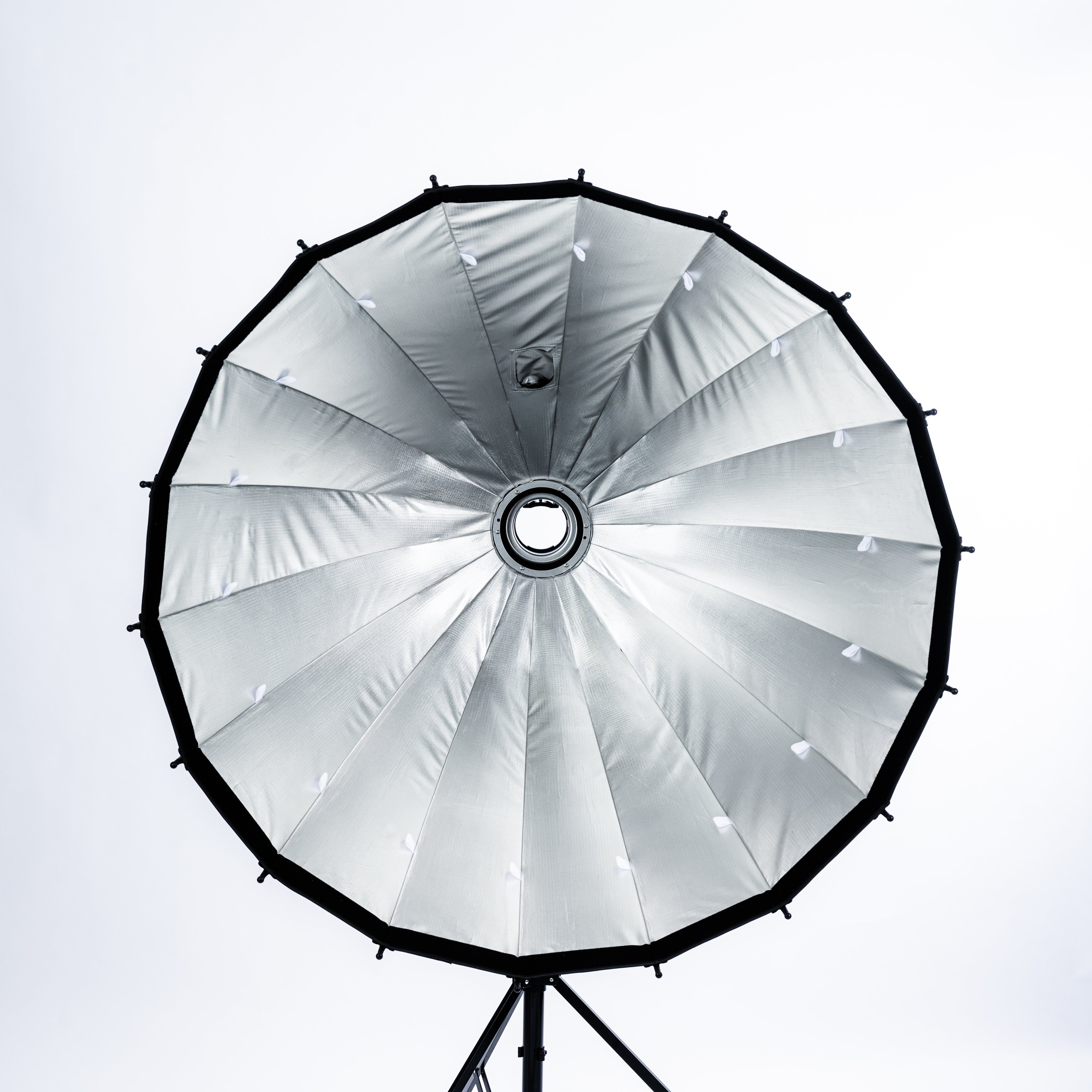 QPB-36 Softbox with Focusing System – Cheetah Stand